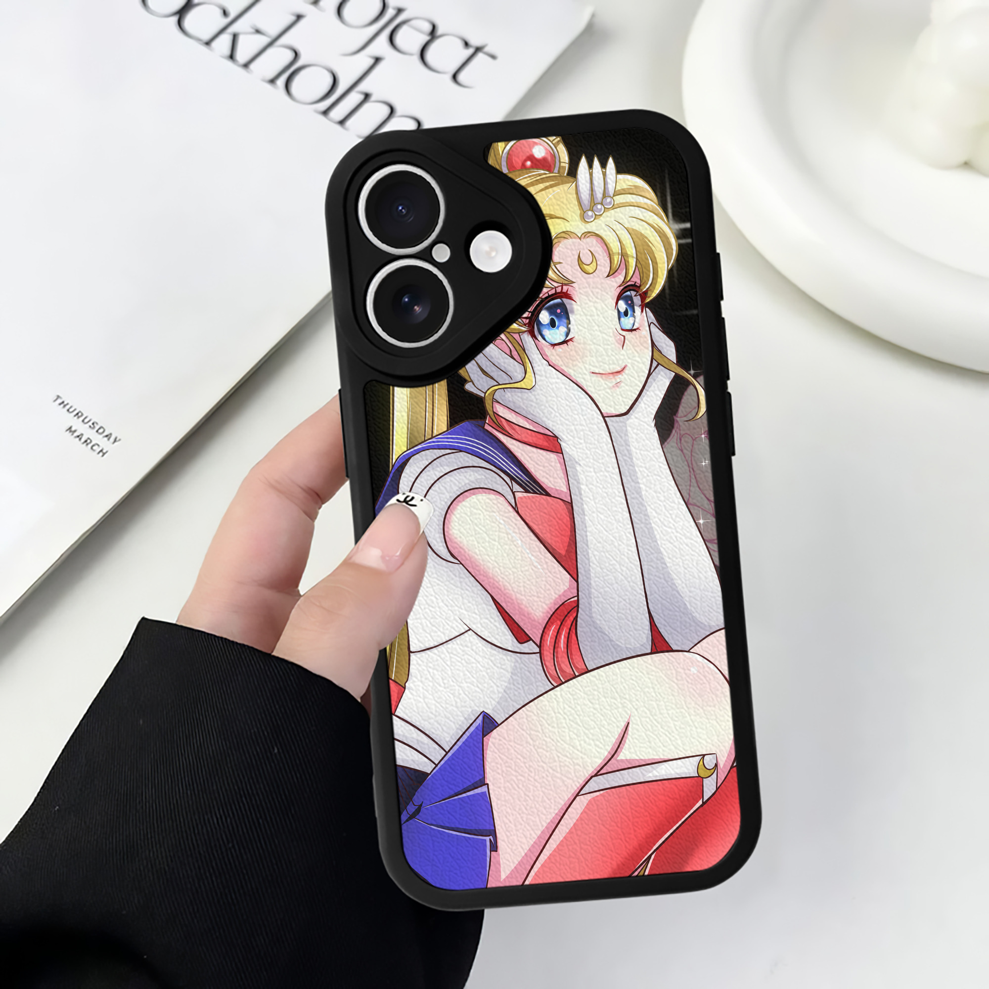 （画像用） 美少女戦士セーラームーン Sailor Moon 【iPhone 16シリーズ対応】シリコンスマホケース（レザー調） 材質：シリコン